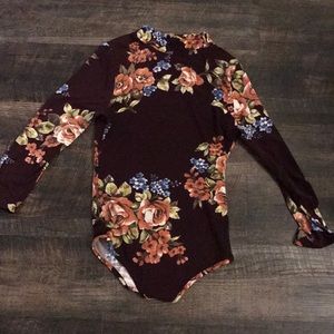 Black Bead slight turtle neck bodysuit 🌷